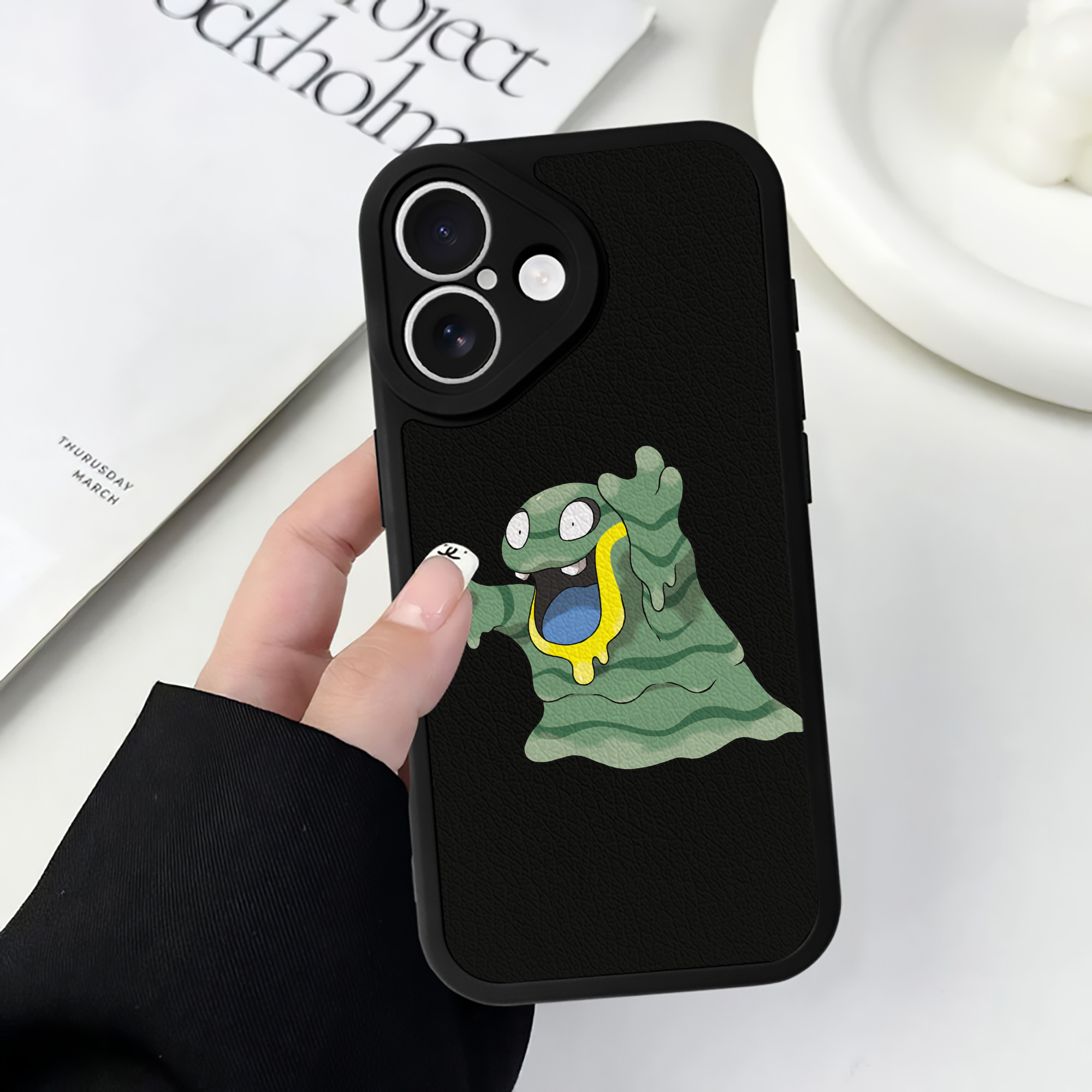 （画像用） ポケットモンスター Pokémon 【iPhone 16シリーズ対応】シリコンスマホケース（レザー調） 材質：シリコン